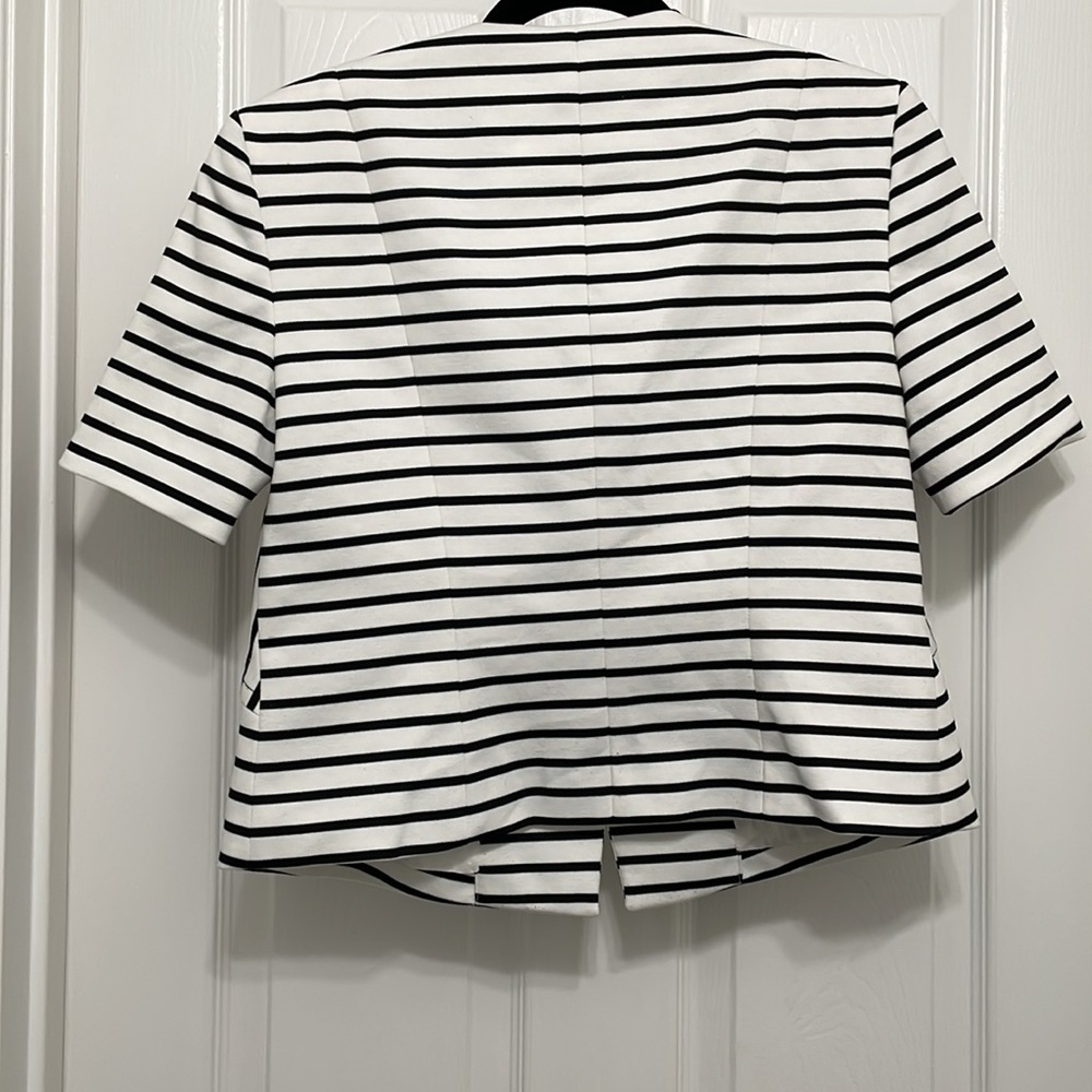 Nine West Blazer, size 6, black and white‎ striped, short sleeve, workwear. - Picture 2 of 3